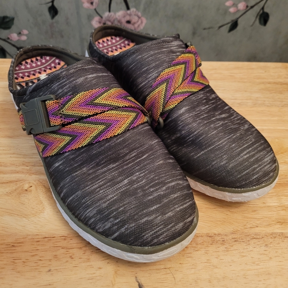 Women's Muk Luk Mules Size 8.5‎